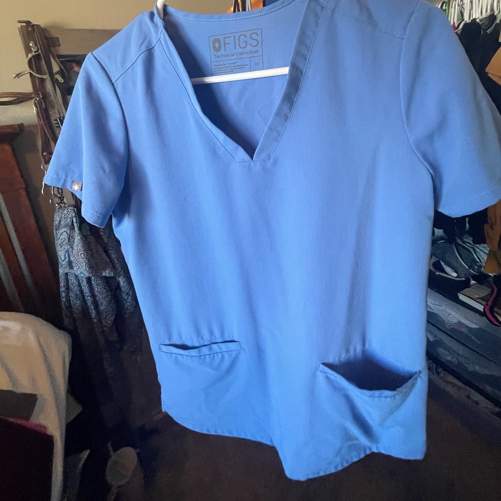 Figs scrub top